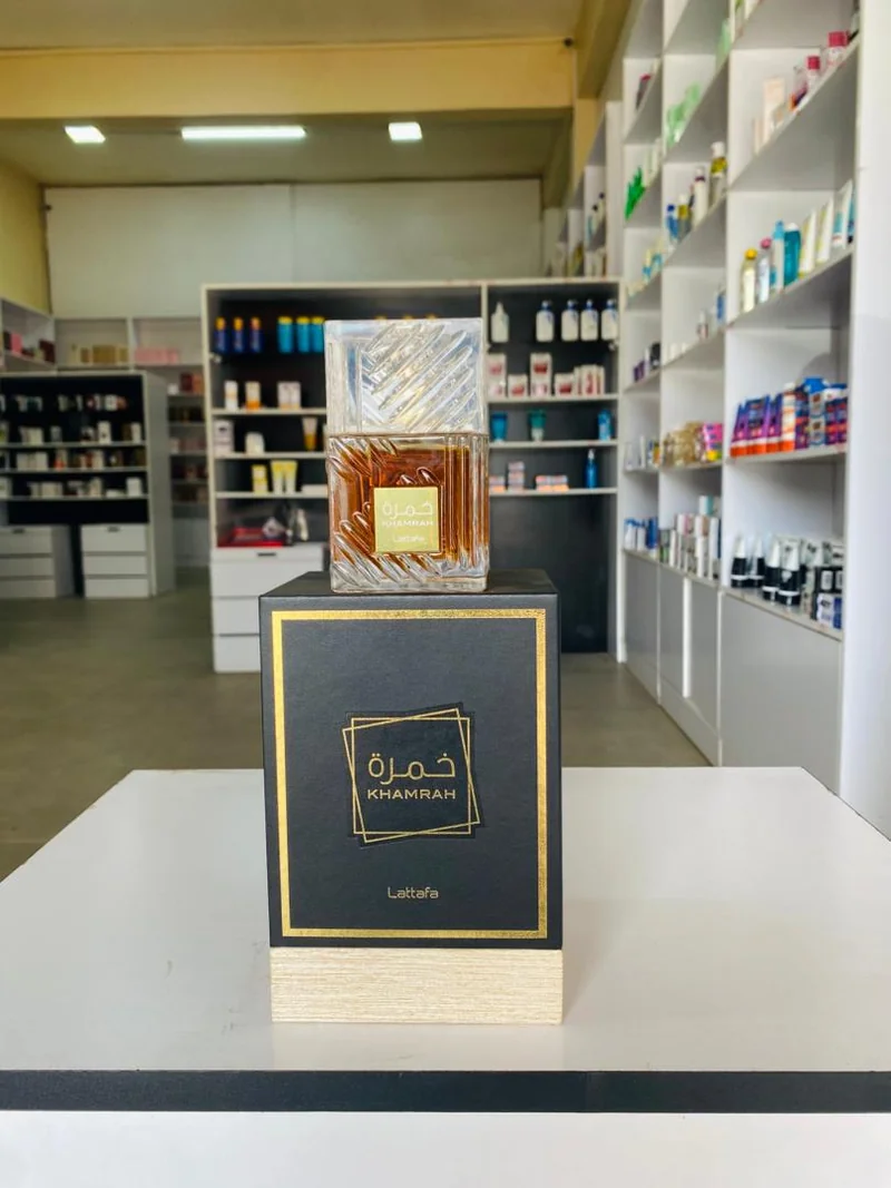 Faceted clear bottle with amber liquid and a dark Khamrah box — Lattafa Khamrah